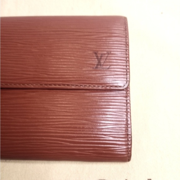 Louis Vuitton Brown Epi Leather Sarah Wallet - Picture 10 of 11